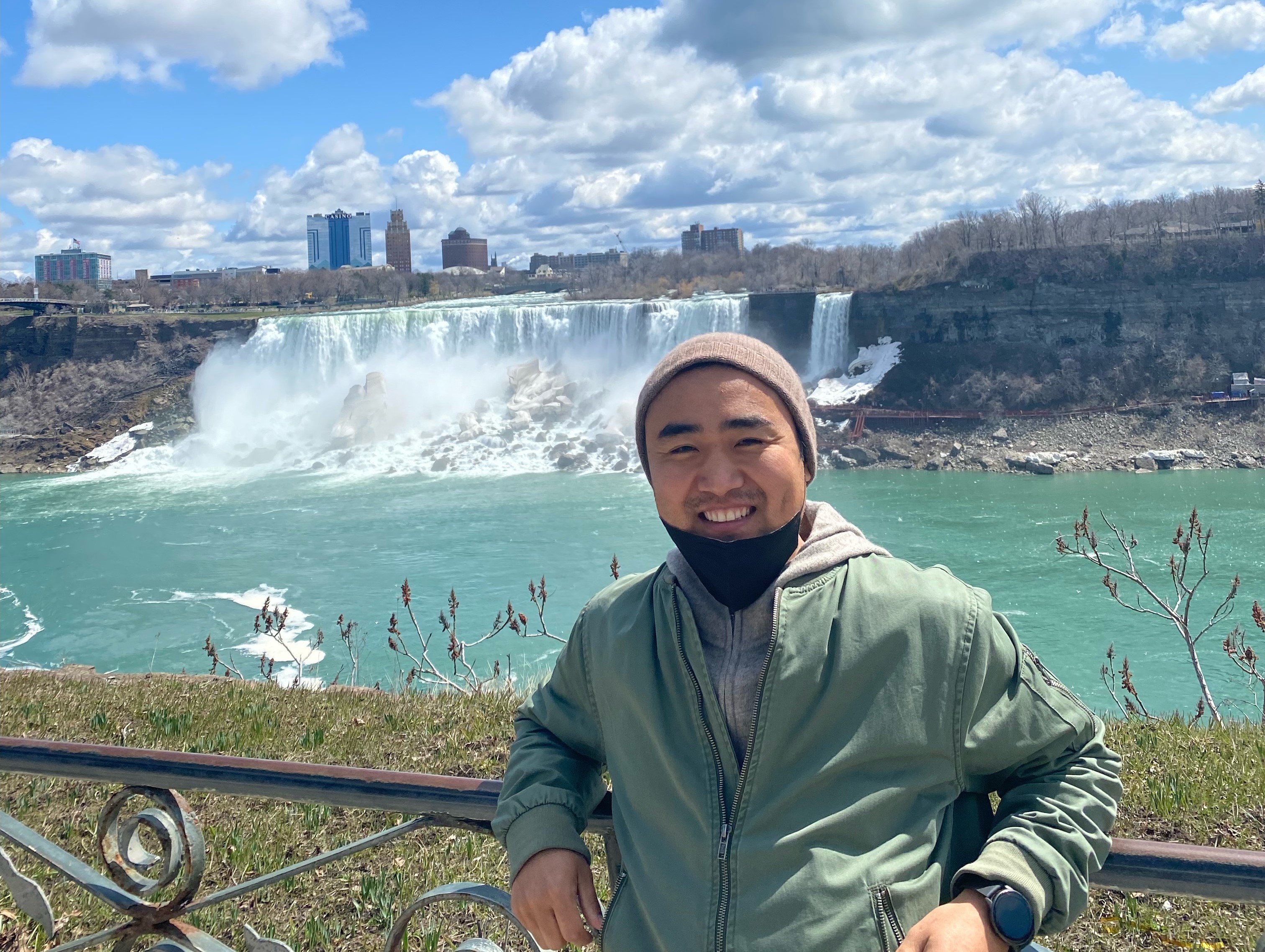 TsogtInNearNiagarFall